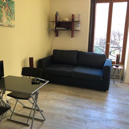 23 Rue De La Chapelle Apartamento Paris Exterior foto