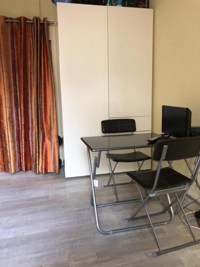 23 Rue De La Chapelle Apartamento Paris Exterior foto